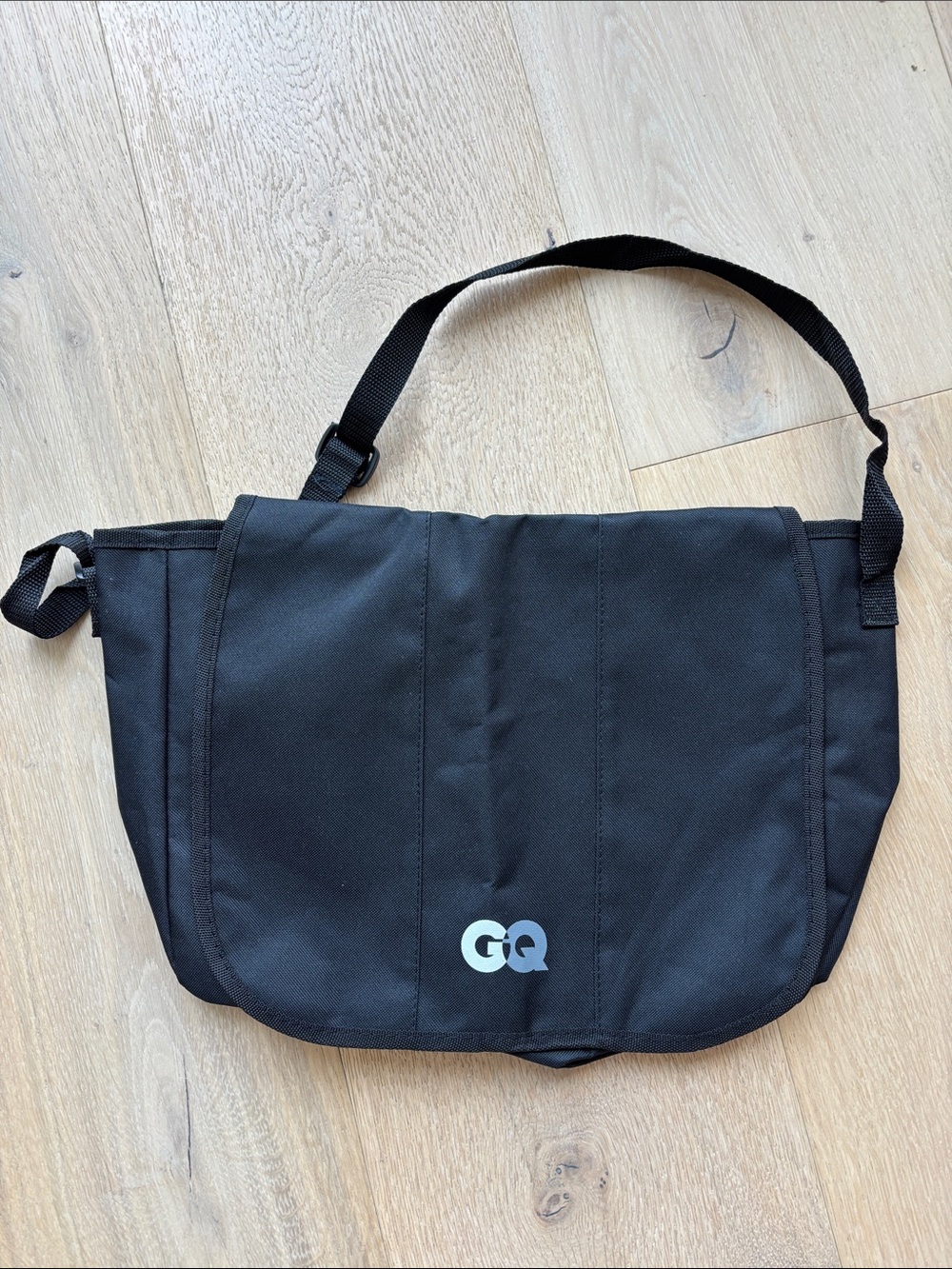 GQ Basic Black Messenger Bag for Men
